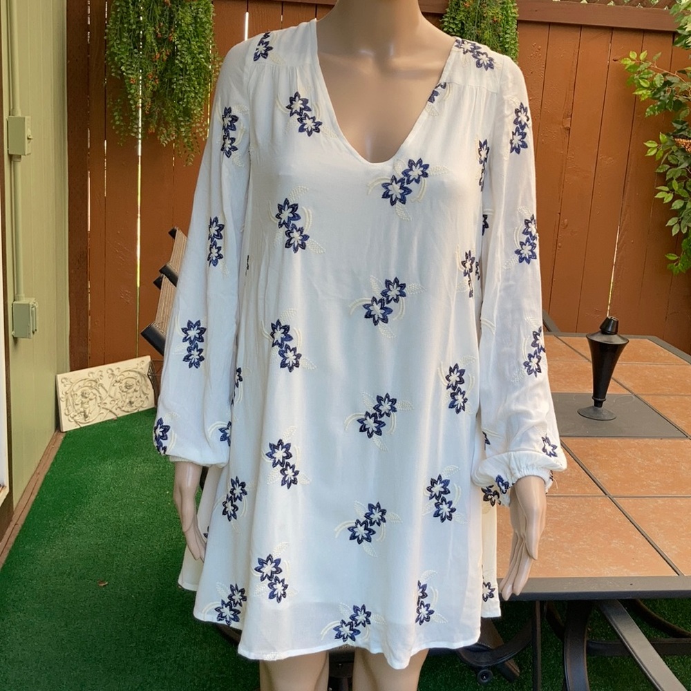 Sadie & Sage white embroidered mini dress size M